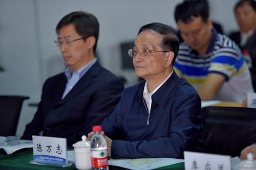 民盟重慶市委原主委、重慶市政協(xié)原副主席陳萬志出席會議.jpg