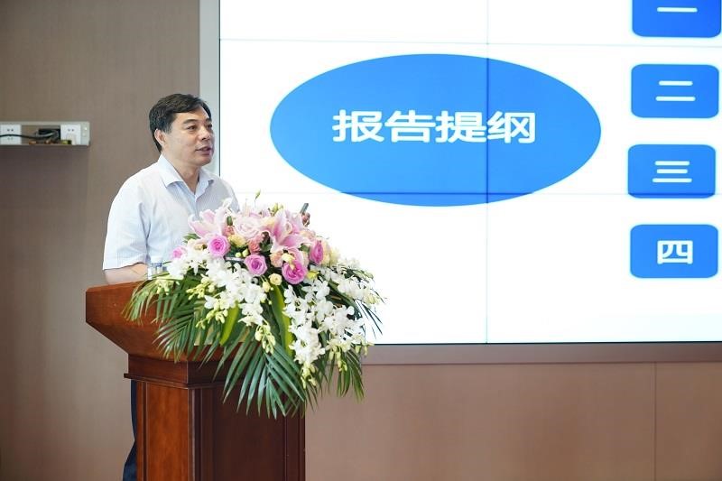中國(guó)建筑首席科學(xué)家、研究員李云貴主題演講.jpg 中國(guó)建筑首席科學(xué)家、研究員李云貴主題演講.jpg